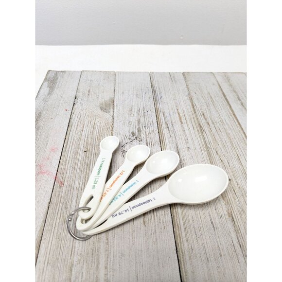 Measuring Spoons Set of 4 White 1 TBSP 1 Tsp 1/2 Tsp 1/4 Tsp - Picture 1 of 4